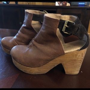 Free People Amber Clogs  size 6.5